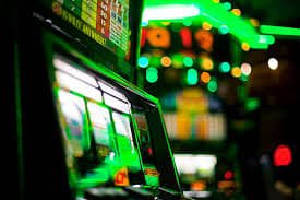 Antarmuka permainan SA Gaming dengan dealer langsung dan panel taruhan